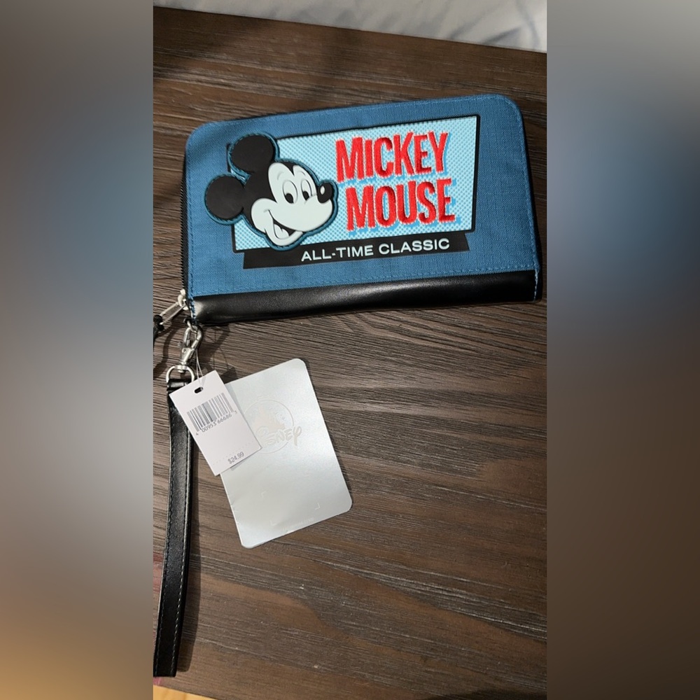 Disney Parks Mickey Mouse ''All-Time Classic'' Wrist Wallet NWT 🫶🏼❤️🫶🏼 SALE 🤗